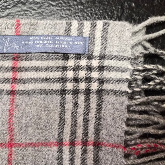 Baby Alpaca Scarf Hand-Finished in Peru Tartan Plaid in Soft Gray Preppy Luxury - Picture 2 of 4